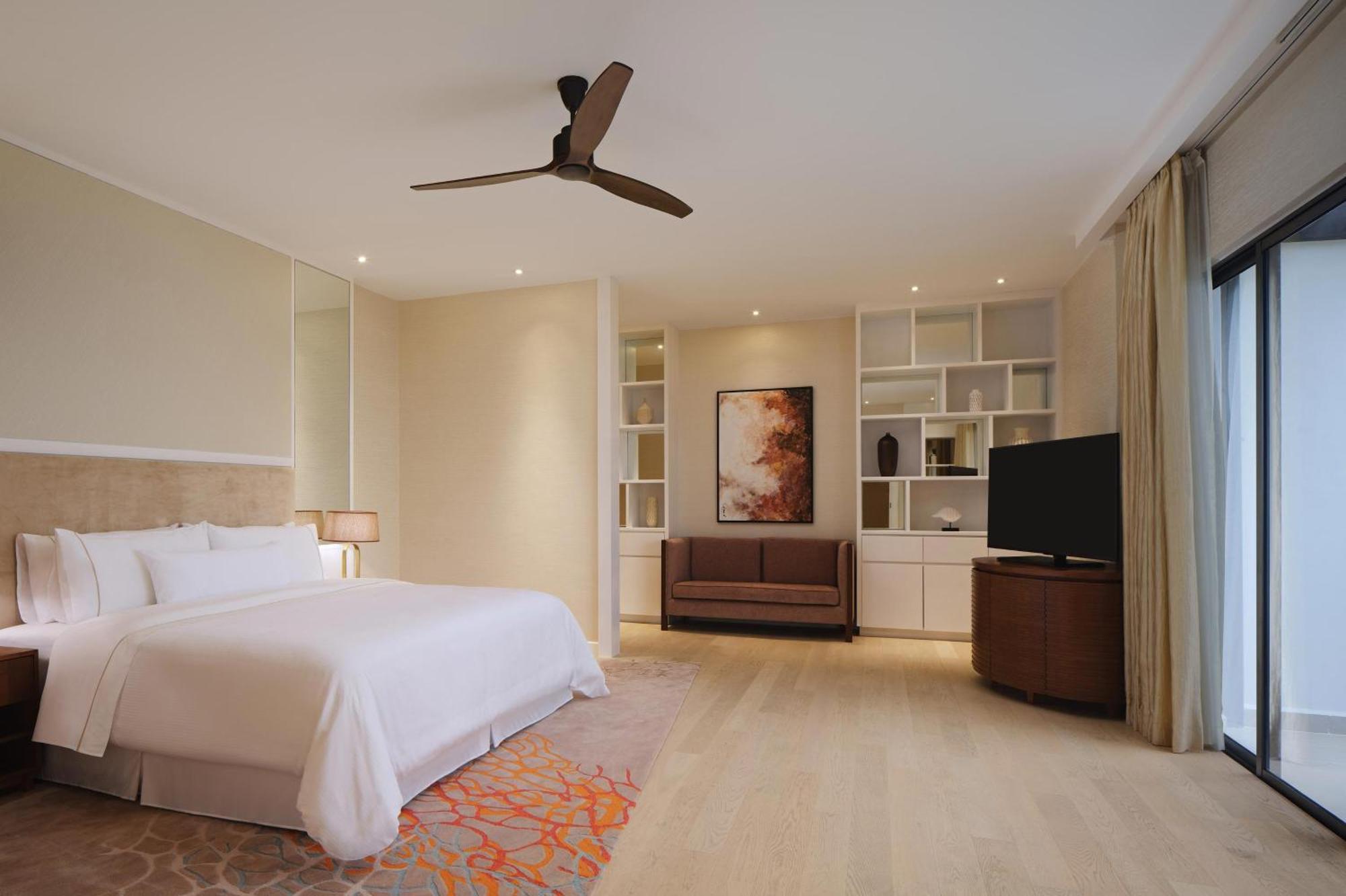 The Westin Coast 5*
