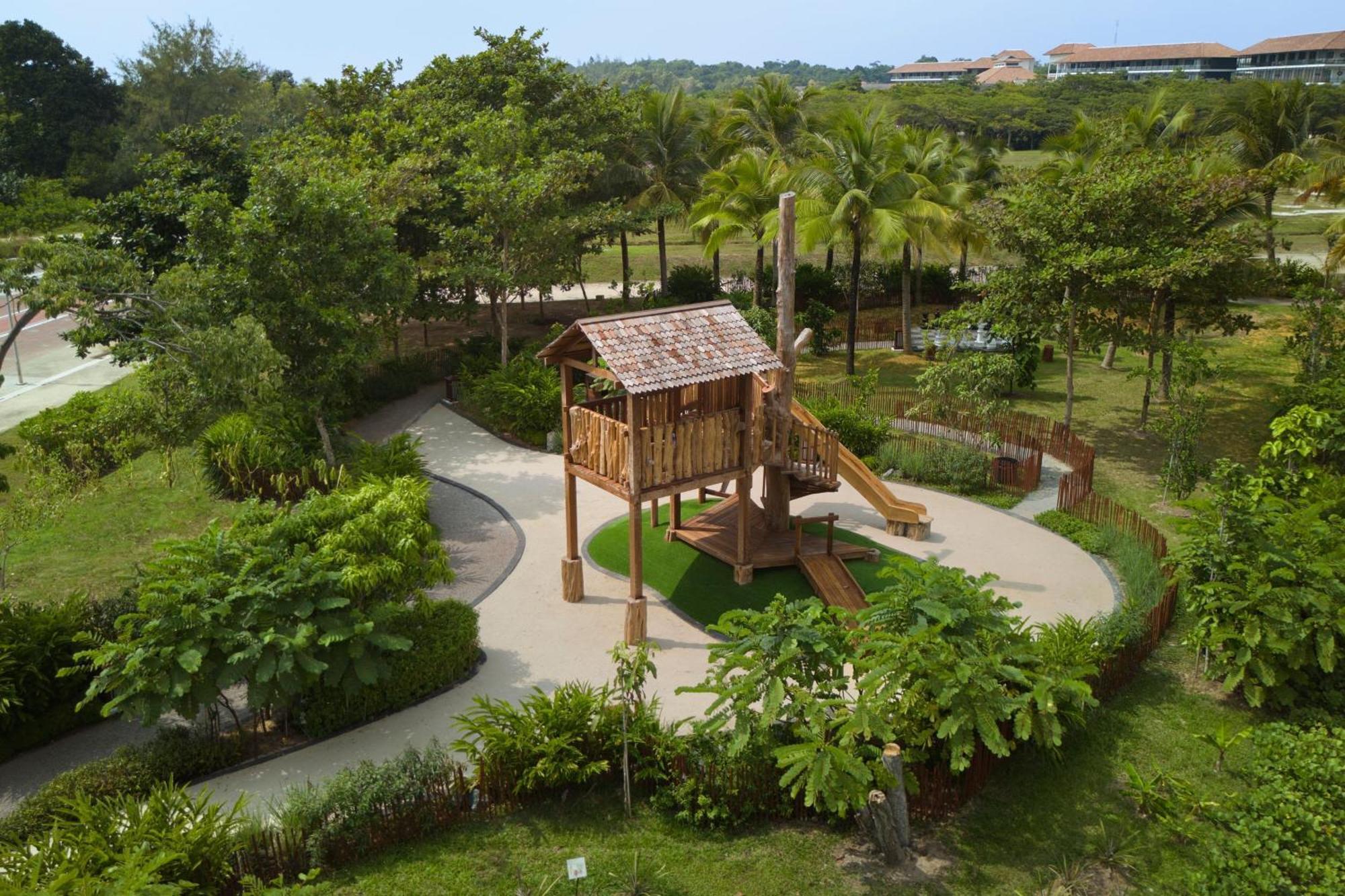 The Westin Coast 5*